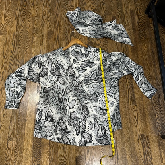 Misguided Snakeskin Wrap Blouse - Picture 7 of 7